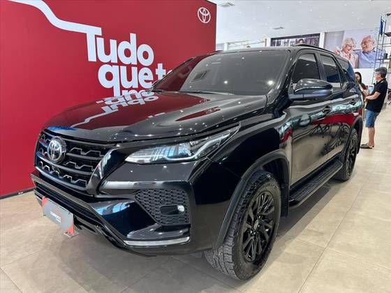 TOYOTA HILUX SW4 2.8 D-4D TURBO DIESEL SRX 7L 4X4 AUTOMÁTICO